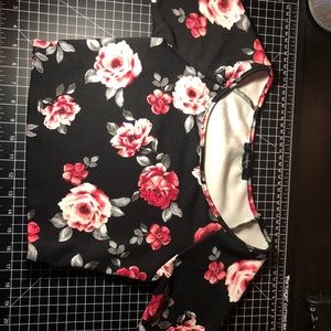 F21 Black Floral XS Crop Top Medium Sleeves